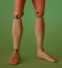 piernas talladas en madera